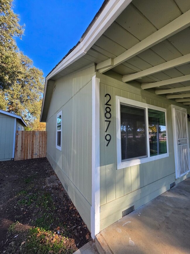 Building Photo - FULLY REMOELED 2 BED 1 BATH HOUSE READY NOW!