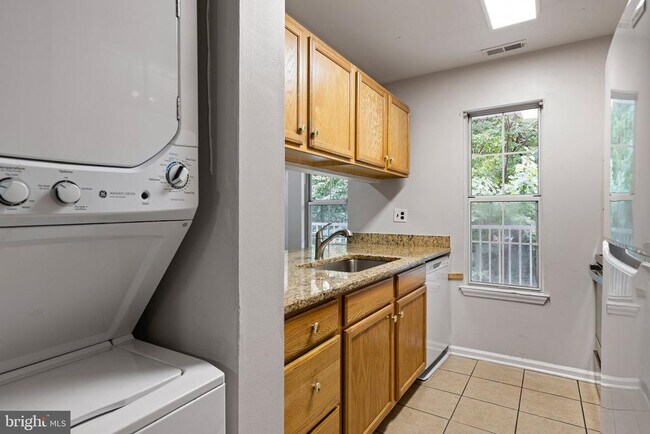 Building Photo - 1024 Willings Way Unit 1024