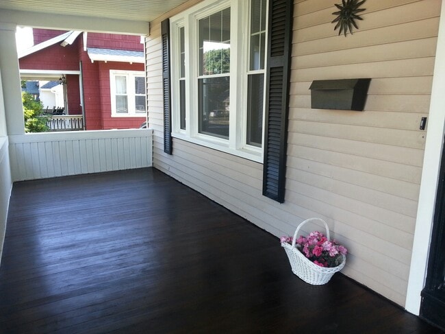 Building Photo - 356 Townsend Ave