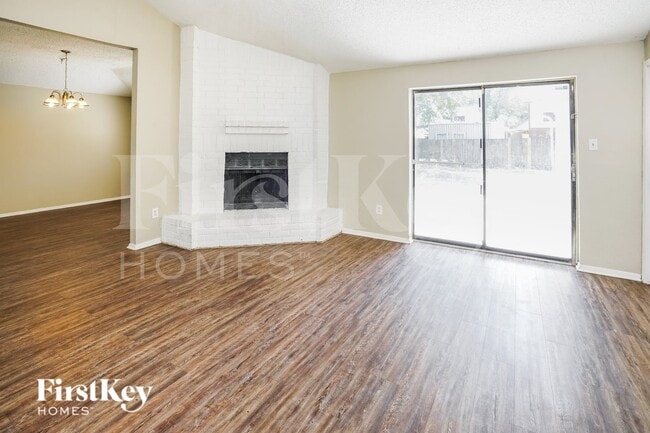 2306 Cranberry Cir