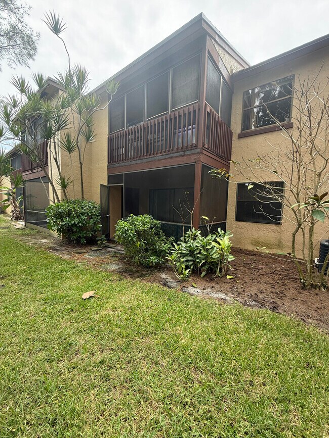Photo - 1303 Lakeview Dr E