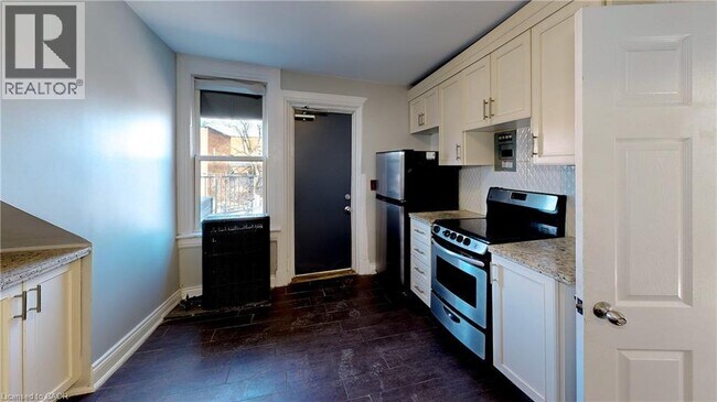 Photo - 477 King St E Unit 8