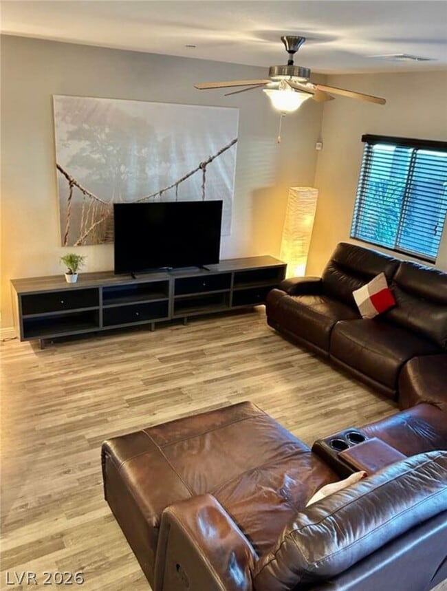 Photo - 372 Clown Creek St