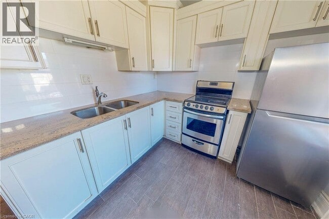 Photo - 477 King St E Unit 13