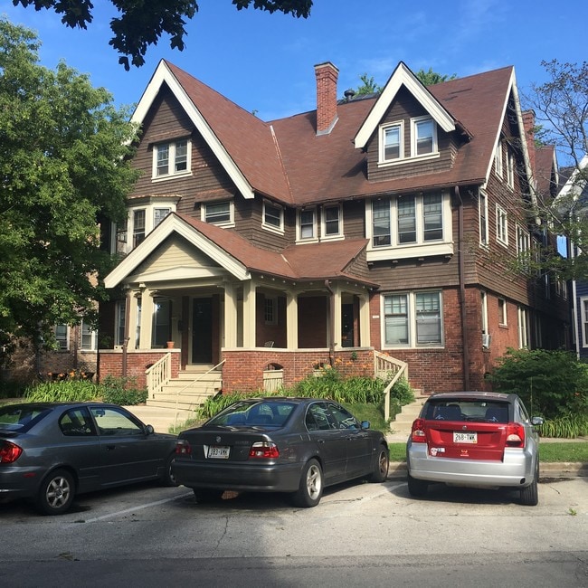 Building Photo - 1862 N Cambridge Ave Rental