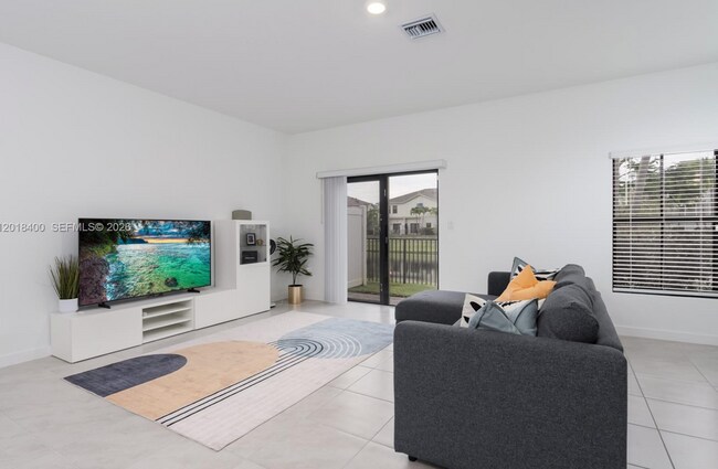 Photo - 844 NW 3rd Way Unidad 844