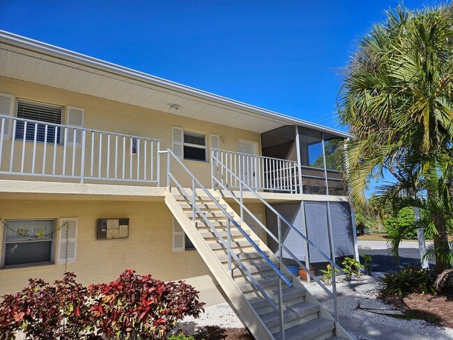 Building Photo - Annual Unfurnished 2nd Floor Condo For Rent on Venice Island! Unit 210