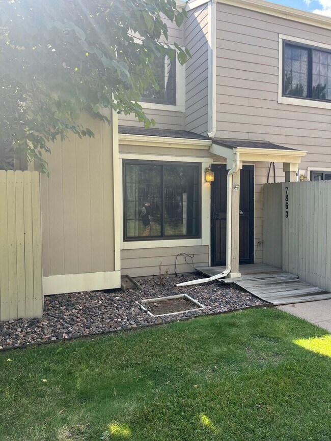 Building Photo - Charming Arvada Townhome with Private Pati...