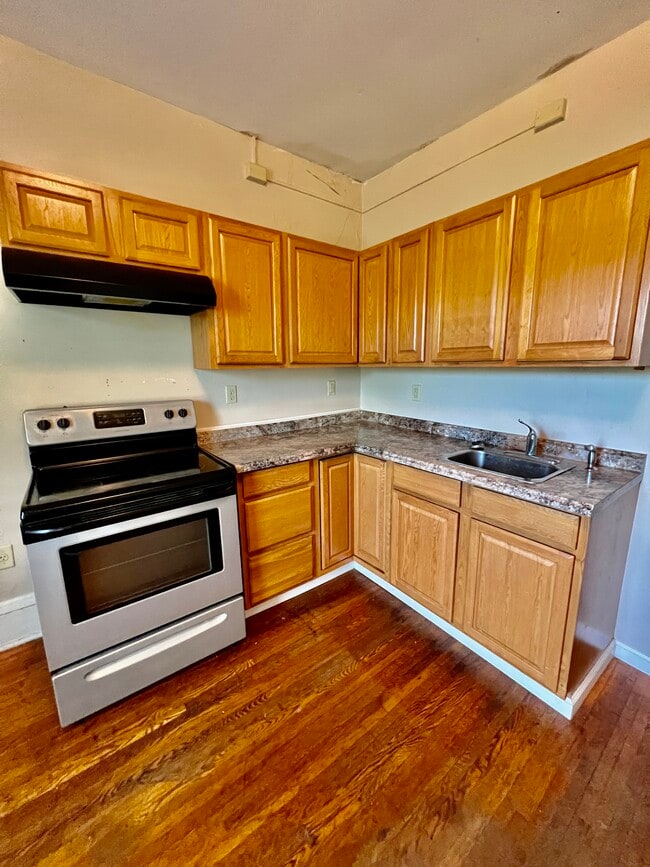 Photo - 145 Lorentz St