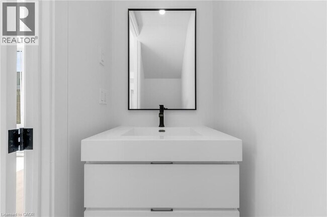 Photo - 132 EVERETT Cmn