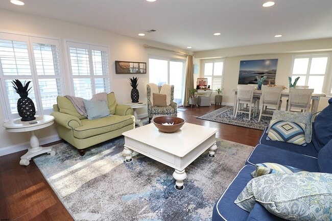 9505 Monmouth Ave