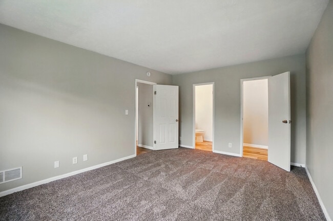 Photo - 480 Pedretti Ave Unit Apt 1