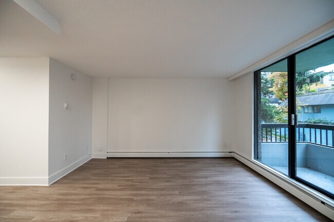 Photo - 1348 Barclay Street
