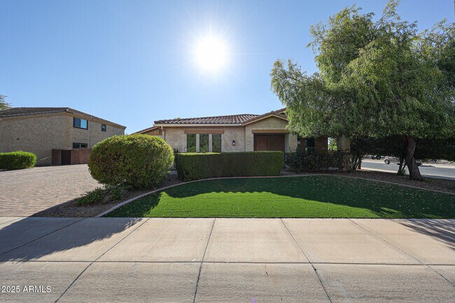 Photo - 4318 N 180th Dr House