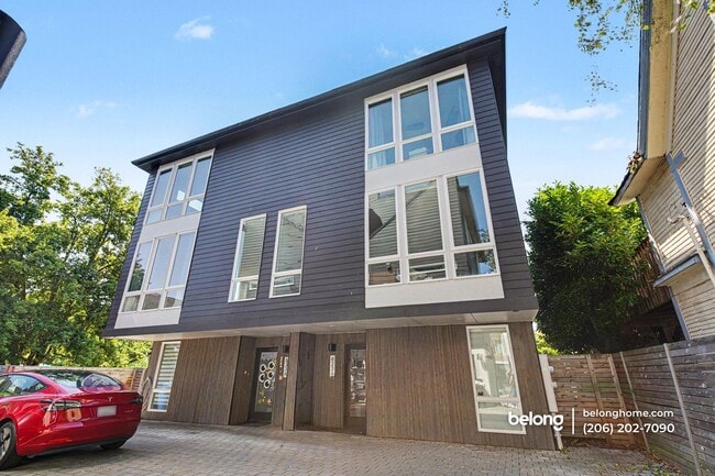 Building Photo - 823A NW 51st St