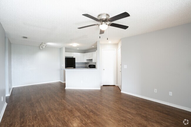 3BR, 2BA - 1,189SF - Living Room