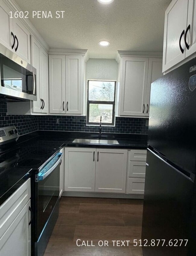 Photo - 1602 Pena St