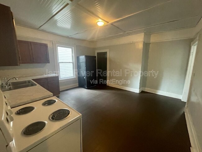 Photo - 2019 Main St