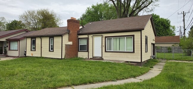Building Photo - 13501 Vernon Ave