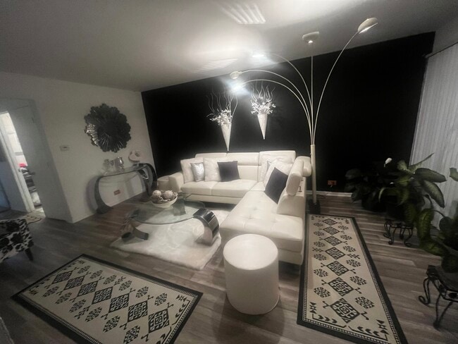 Photo - 13622 S School St