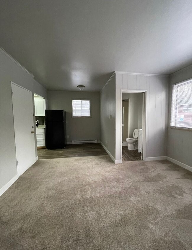 Photo - University Manor Unit B
