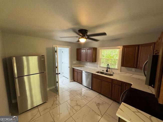 Photo - 285 Willow Run