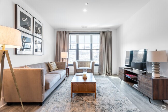 1BR, 1BA - 790SF