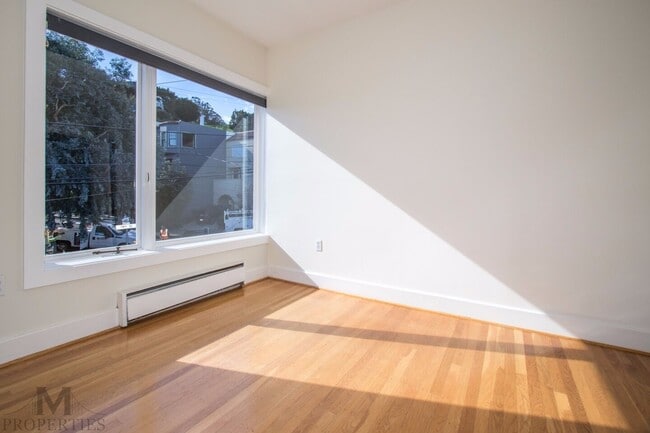 Building Photo - Eureka Valley 4 Bed + Bonus Room, 3 Bath, ... Rental