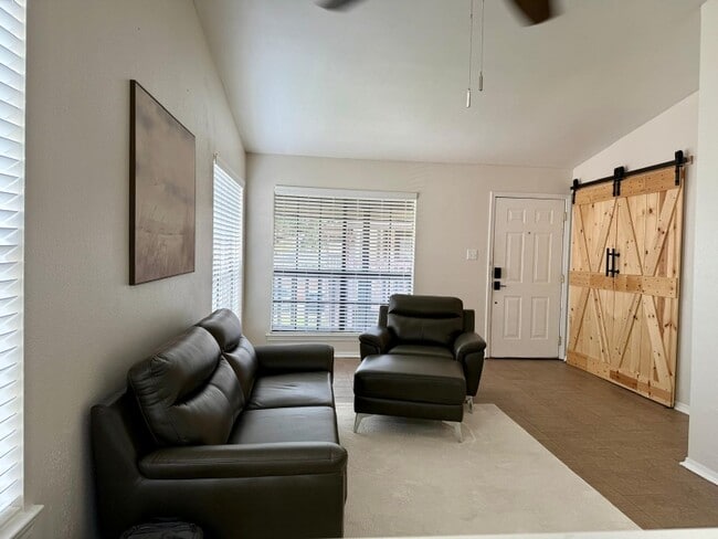 Photo - 2932 Manhattan Blvd