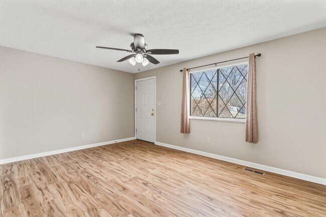 Photo - 195 Nottingham Ct