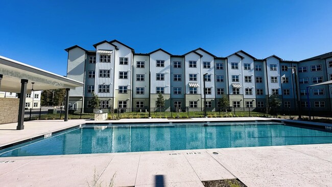 Building Photo - 19100 Woodland Hills Dr Unit B1