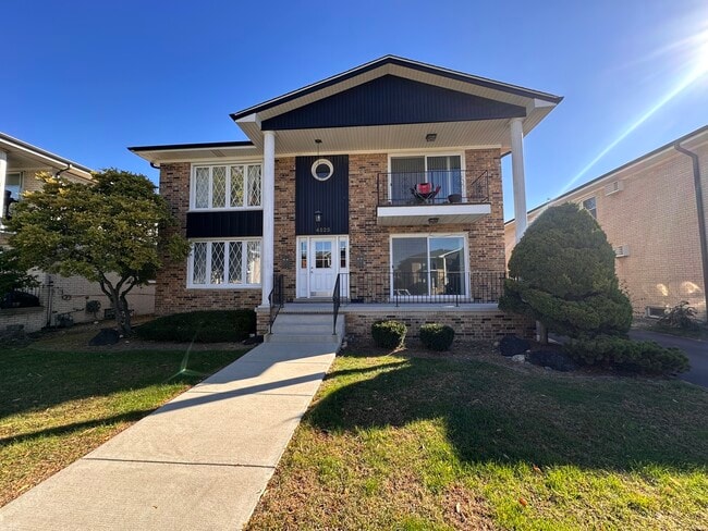 Building Photo - 4525 Elm Ave Unit 2B