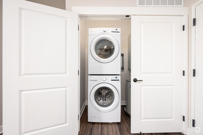 3BR, 2.5BA - 1,034SF - Laundry