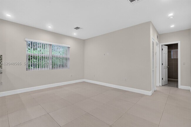 Photo - 12800 NE 11th Ave Unit 3
