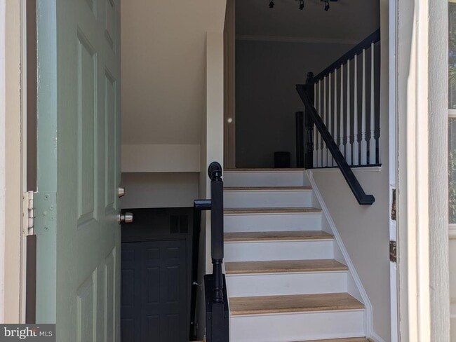 Photo - 21785 Brondesbury Park Terrace