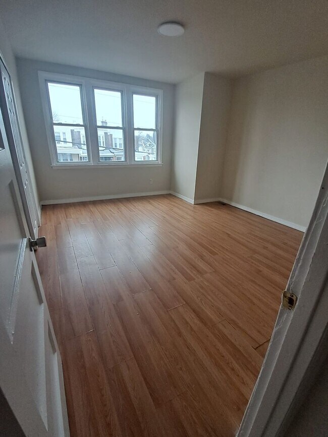 Photo - 3 BED 1 BATH HOME FOR RENT.