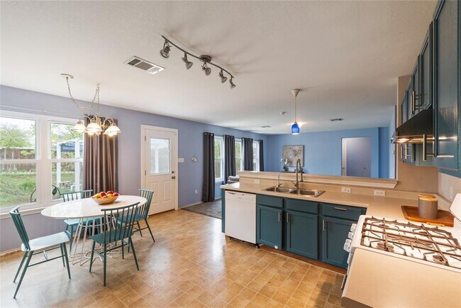 Photo - 1329 Amberwood Loop