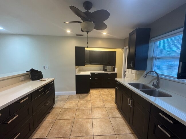 Photo - 401 SW 10th Ter