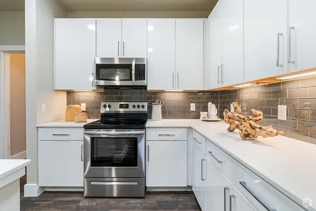 Building Photo - Move In, Save Big – One Month Rent-Free! Unit GH2 Rental