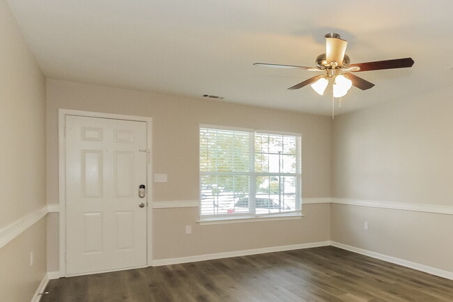 Photo - 333 Hunslet Cir