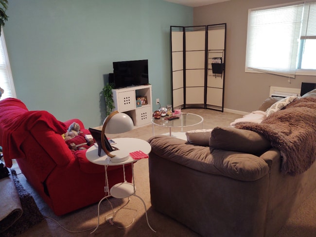 Photo - 635 W 25th St