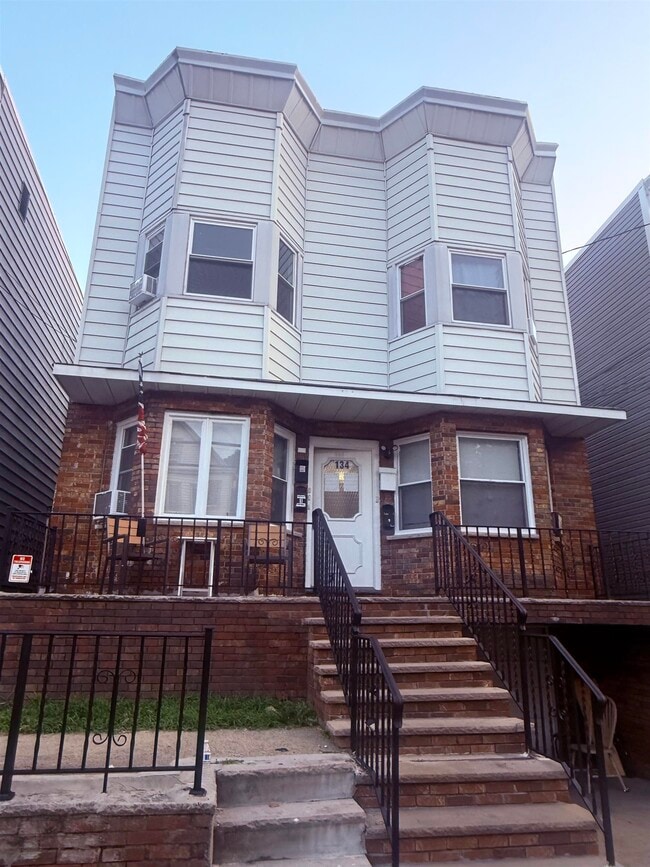 Building Photo - 134 W 27th St Unit 2 Rental