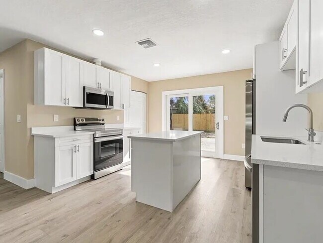 Photo - Beautifully Remodeled North Hyde Park Home | Prime Tampa Location