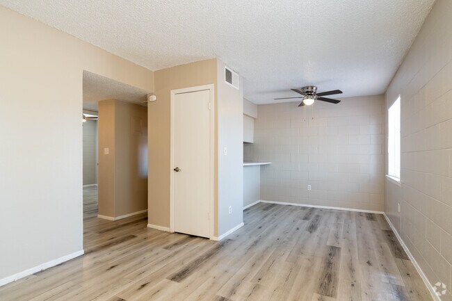 2BR-1BA-735SF