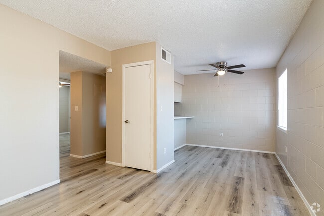 2BR-1BA-735SF - San Pedro