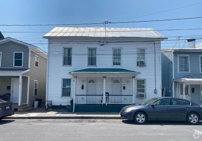 Building Photo - 11 E Pall Mall St Rental