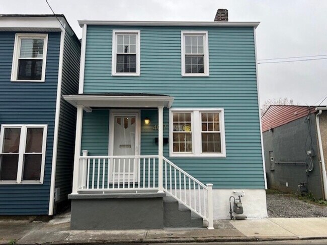 Photo - 407 Short Canal St