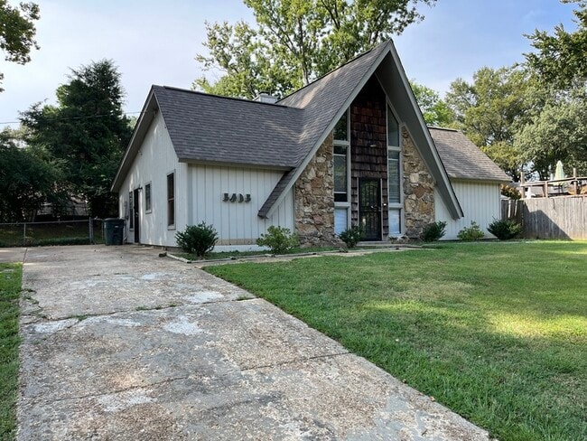 Building Photo - 5415 Stardust Dr