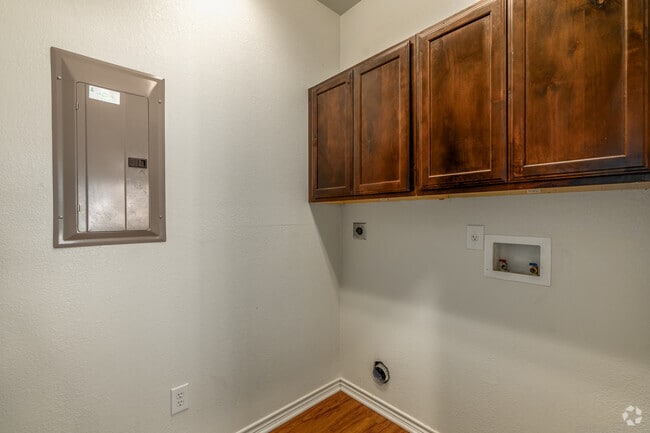 3BR, 2BA - 1067SF - Laundry Room