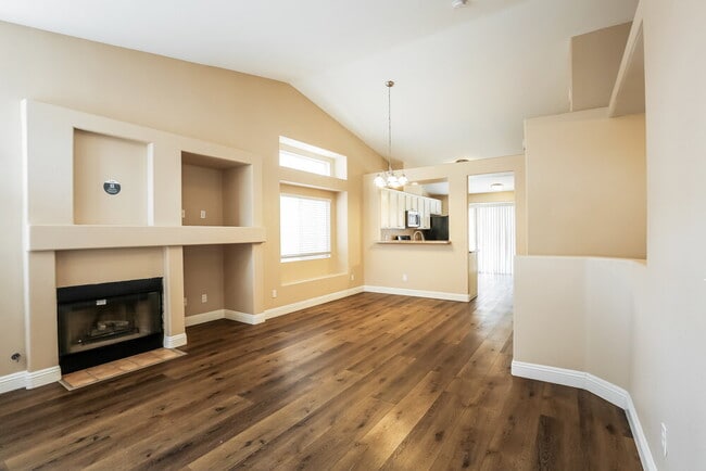 Photo - 3347 Steppe St